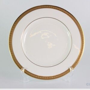 Royal Doulton “Royal Gold” Elegant Gold Rimmed Dinner Plate